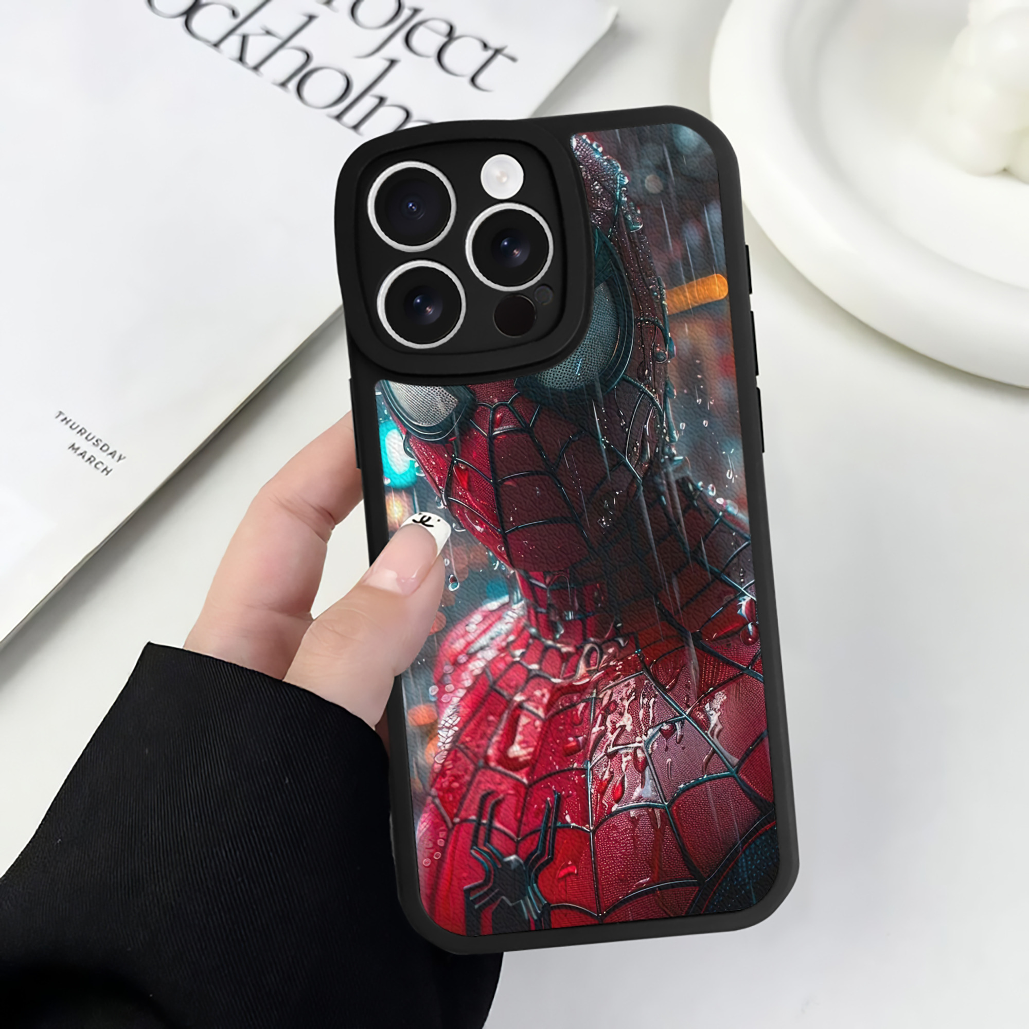 Spider Man スパイダーマン 【iPhone 16シリーズ対応】シリコンスマホケース（レザー調） 材質：シリコン